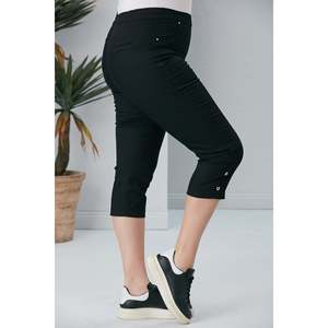 Pantalon Capri Noir Grande Taille RMG avec Détail Boutonné à l'Ourlet - Product Image 3