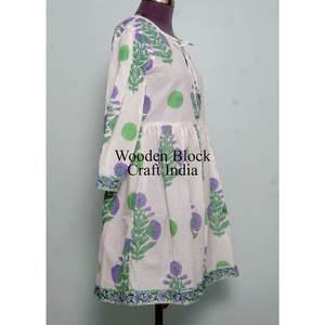 Robe midi florale d'été en coton 100% fabriquée à la main, écologique, imprimée numériquement, avec un design de fermeture à cordon, idéale pour les journées ensoleillées - Product Image 2