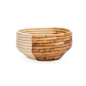 Bol de service en rotin au design unique avec forme ronde parfait pour les ustensiles de cuisine de restaurant et le service alimentaire à domicile - Product Image 1