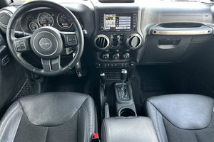 รถจี๊ปแรงเลอร์ อันลิมิเต็ด รุ่นฉลองครบรอบ 75 ปี ปี 2017 สภาพดี มือสอง - Product Image 2