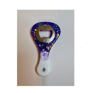 Abridor de resina Tapa de botella de cerveza Llavero Abridor de botellas Llavero con logotipo de resina epoxi y diseño de mango - Product Image 5