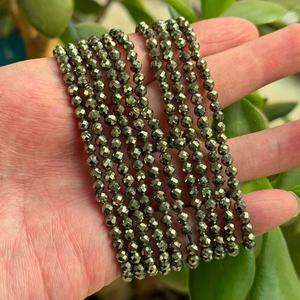 Bracelet en pyrite véritable fait à la main, délicat, minimaliste, perles rondes facettées scintillantes, bijoux en gros - Product Image 2