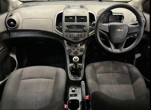 Voiture d'occasion de qualité et abordable, Chevrolet Sonic 1.6 LS Hatch 2012, conduite à droite - Product Image 5