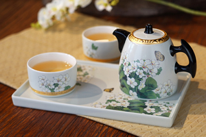 Service à thé en céramique Shin Tai Yuan avec bordure dorée, motif floral imprimé par transfert d'eau, vaisselle durable et lavable - Product Image 6