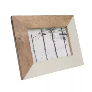 Cadre photo en bois avec motifs d'arche gravés, design rustique unique, parfait pour la décoration intérieure, sur table ou à fixer au mur - Product Image 2