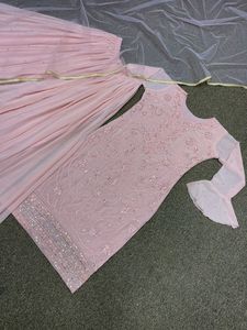 ชุด Kurta และ Sharara สำหรับผู้หญิงคุณภาพสูงผ้าฝ้ายปักลายผสมผสานการออกแบบที่ดีที่สุดของ Kurta พร้อมชุด Sharara - Product Image 2