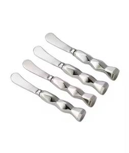 Ensemble élégant de serveurs à fromage en acier inoxydable doré avec poignée design, service moderne - Product Image 5