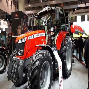 Tractores Massey Ferguson 7700S de Segunda Mano, Bajo Consumo de Combustible y Tracción en las Cuatro Ruedas, Aptos para Diversas Tareas Agrícolas - Product Image 1