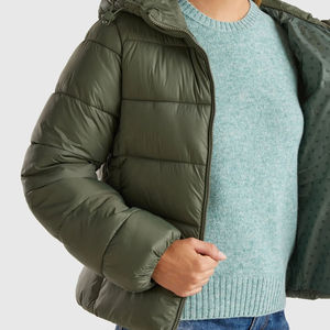Blouson matelassé à col montant zippé et à capuche, entièrement personnalisé, en tissu polyester respirant, imperméable et réversible, fabriqué récemment - Product Image 4