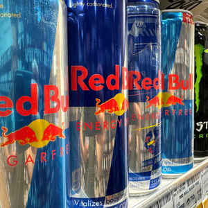 Red Bull Energy Drink 250ml x 24 canettes, boisson énergisante de haute qualité pour le sport, les études, le travail, vente en gros mondiale - Product Image 5