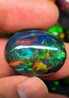 Cabochon en opale noire de feu audacieux Welo Cabochon ovale en opale noire Pierre précieuse en opale éthiopienne naturelle par Zubeda Gems