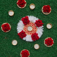 Ensemble de porte-bougies Rangoli faits à la main avec des roses rouges et des plumes blanches pour la décoration de mariage, la maison, la table extérieure, design traditionnel