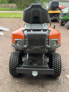 เครื่องตัดหญ้า Husqvarna R310 AWD แบบนั่งขับ 150 ชั่วโมง ใบมีดกว้าง 112 ซม. สภาพดีเยี่ยม - Product Image 3