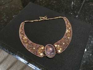 Collier rond avec pendentif en perles de rocaille brodées, chaînes brodées carrées et ovales, style religieux tendance avec pierre principale en perle - Product Image 4