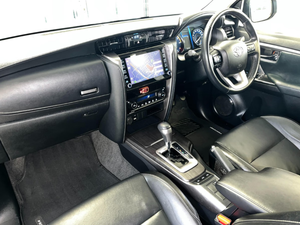 Auto Usado de Calidad a Precio Accesible, Toyota Fortuner 2021 2.8 GD-6, Carrocería Elevada, Automático, Volante a la Derecha - Product Image 4