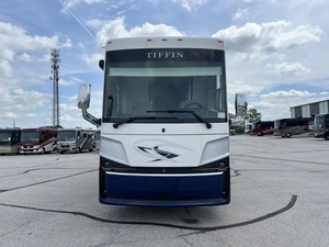 VENTES AUX ENCHÈRES PARFAITES POUR DES VÉHICULES NEUFS ET D'OCCASION : Nouveau Bus Tiffin Allégro 45OPP 2027, VRs et CAMPERS PRÊTS À ÊTRE EXPÉDIÉS - Product Image 2
