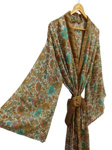 Longueur cheville Robe en soie Robe multicolore Robe de nuit Robe indienne Vintage en soie recyclée Sari Kimono - Product Image 2