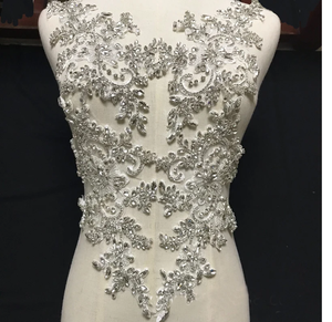 Parches de Flores Cosidos a Mano con Pedrería y Cuentas de Poliéster para Vestidos de Novia/Noche - Product Image 2