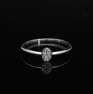 Anillo Minimalista de Oro Blanco de 14K con Baño de Rodio, Diamante Natural con Corte Brillante, Engaste Micro Pavé, Joyería Clásica para Mujer - Product Image 1