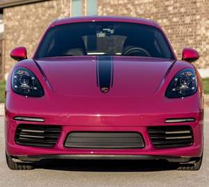 ปอร์เช่ 718 เคย์แมน สไตล์ อิดิชั่น ปี 2024 สีรูบี้ สตาร์ นีโอ พร้อมแพ็คเกจพรีเมียมและสปอร์ตโครโน - Product Image 1