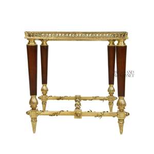 Table d'appoint de luxe à plateau carré en verre avec cadre en laiton doré orné et décorations en forme de vigne complexes pour la décoration de palais - Product Image 2