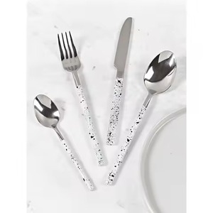 Cubiertos de restaurante Juego de cubiertos reutilizables Cuchara Estilo moderno Acero inoxidable Plata Pulida con mango de mármol Juego de cubiertos - Product Image 6