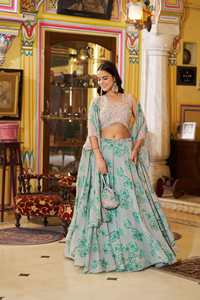 Lehenga de georgette con bordado intrincado de hilo, lentejuelas y cuentas tubulares, con blusa y dupatta, listo para usar. - Product Image 4