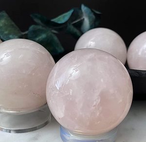 ESFERA DE CUARZO ROSA AL POR MAYOR / ESFERA DE ROSA NATURAL DE PRIMERA CALIDAD / ESFERA DE GEMAS DE ROSA EN GRAN CANTIDAD - Product Image 3