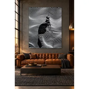 Silhouette de femme Fida en toile légère à rayures ondulées - Product Image 5