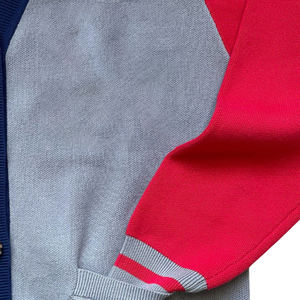 Cardigan à col en V de haute qualité en acrylique avec bouton brodé sur le devant pour les sororités du collège universitaire en hiver - Product Image 2