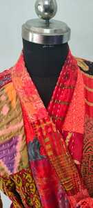Hecho a mano Kantha Patchwork poliéster suelto invierno bohemio Kimono chaqueta cinturón cuello en V Multicolor Vintage Unisex Loungewear Robe - Product Image 4