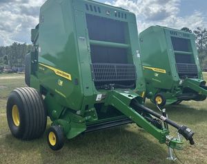 Presse à balles polyvalente John Deere 461M avec balles de 4 x 6 pieds et ramasseur Mega Wide HC2 pour une efficacité de récolte maximale maintenant - Product Image 5