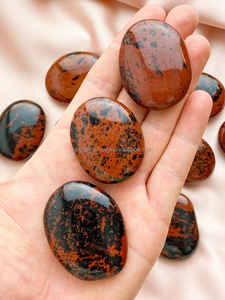 Venta al por mayor de piedra de Palma pulida obsidiana de caoba natural tallada para meditación Reiki piedra semipreciosa artesanal para Feng Shui - Product Image 2