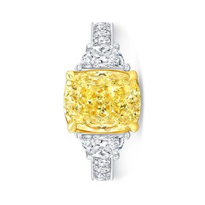 Bague de fiançailles en diamant de laboratoire demi-lune jaune de forme fantaisie de 4 ct avec clarté VVS diamant certifié IGI fabriqué en Inde - Product Image 4