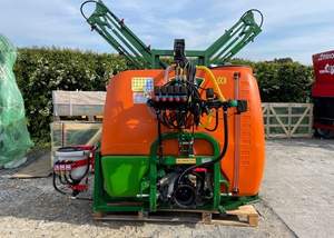 Pulverizadores de Cultivos con Brazo Elevador de 16 m y 1000 L en Venta - Product Image 2