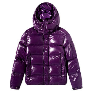 Chaqueta acolchada con soporte para hombre fabricada profesionalmente temporada de invierno estilo callejero impermeable tela ligera con capucha teñida lisa - Product Image 1