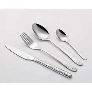 Decoración única hecha a mano diseño martillado mango plata espejo pulido diseñador ensalada servir cuchara y tenedor conjunto para boda - Product Image 1