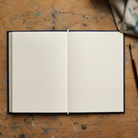 Carnet d'art personnalisé LABON en tissu bleu marine, couverture rigide, reliure cousue apparente, pages vierges, ruban géométrique rouge sculpté