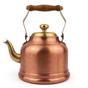 Bouilloire à thé en cuivre vintage avec poignée de sécurité au design classique et surface faite à la main adaptée aux maisons rustiques - Product Image 2