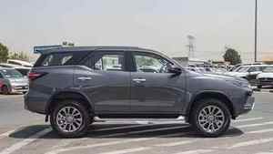 Toyota Fortuner 4.0P 2023, SUV Usado en Perfectas Condiciones, Volante a la Izquierda, Emisión Euro III, Cámara Trasera, Asientos de Cuero, Combustible Diésel - Product Image 4