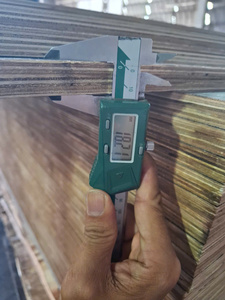 Film de noyau de bois dur brun face à la mélamine résistant à l'eau contreplaqué de première classe WBP Construction coffrage en bois utilisation extérieure - Product Image 4