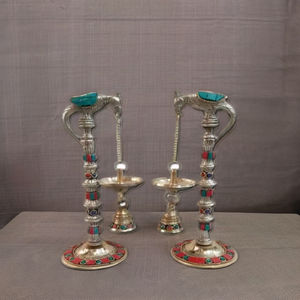 Portavelas de latón hecho a mano con diseño de Diya, para el hogar, templo, Pooja, iluminación espiritual, regalo religioso, decoración festiva - Product Image 3