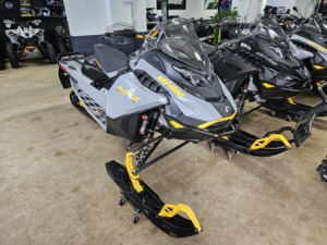 สกีดู รุ่น MXZ Adrenaline 850 ปี 2026 พร้อมชุดอุปกรณ์ Blizzard สี Monument Grey - Product Image 3