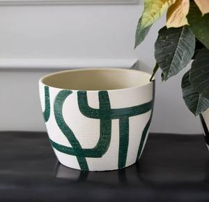 Pot de fleurs en céramique artistique peint à la main avec un design abstrait audacieux, porte-plantes décoratif d'intérieur durable - Product Image 1