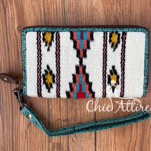 Couverture de selle pour femme Pochette Western Turquoise Embossed Floral Leather Wristlet Wallet Handmade Luxury Credit Card Holder Wallets - Product Image 1