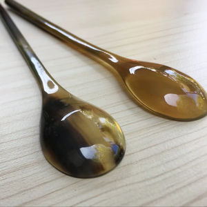 Cuchara de Cuerno de Búfalo Natural, Hecha a Mano y Pulida, Perfecta para Servir Especias, Condimentos o como Decoración de Mesa, Alta Calidad - Product Image 1