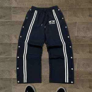 Fashion New Mens Winter Regular Fit Sports Stacked Wide Leg Lace Painted Sweatpants High Quality Nylon Pants - Product Image 5