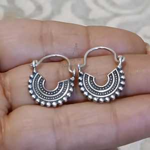 Élégantes boucles d'oreilles pendantes en argent sterling 925, faites à la main, style Chandbali avec motif floral et croissant de lune, cadeau pour maman - Product Image 2