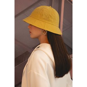 หมวกทรงจีบสำหรับทุกเพศใส่ได้ทั้งชายและหญิงผ้าคอตตอนปักโลโก้สีเหลืองและกันเหงื่อรุ่นกว้าง - Product Image 1