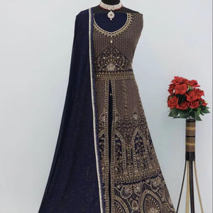 Elegantes Georgette Pishwas con bordado de múltiples hilos, detalles de lentejuelas, Dupatta PESADA | Semicosido | Perfecto para ocasiones - Product Image 1